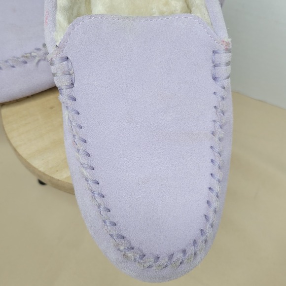 Lands End Womens Moccasin Slippers Lavender Suede Fuzzy Lined Size 9 - Picture 2 of 11